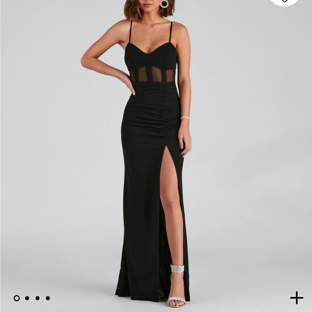 Formal dress never worn (with tags)